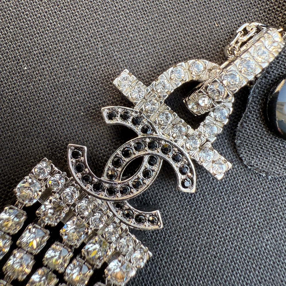 CHANEL 2022A SILVER TONE CC 19 LOGO WHITE BLACK CRYSTALS NECKLACE CHARM CHOCKER - Picture 12 of 15